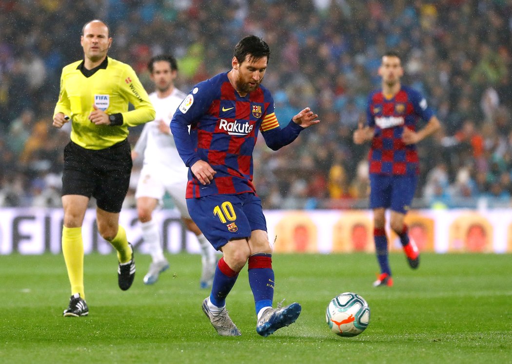 Lionel Messi v El Clásiku na Santiago Bernabeu