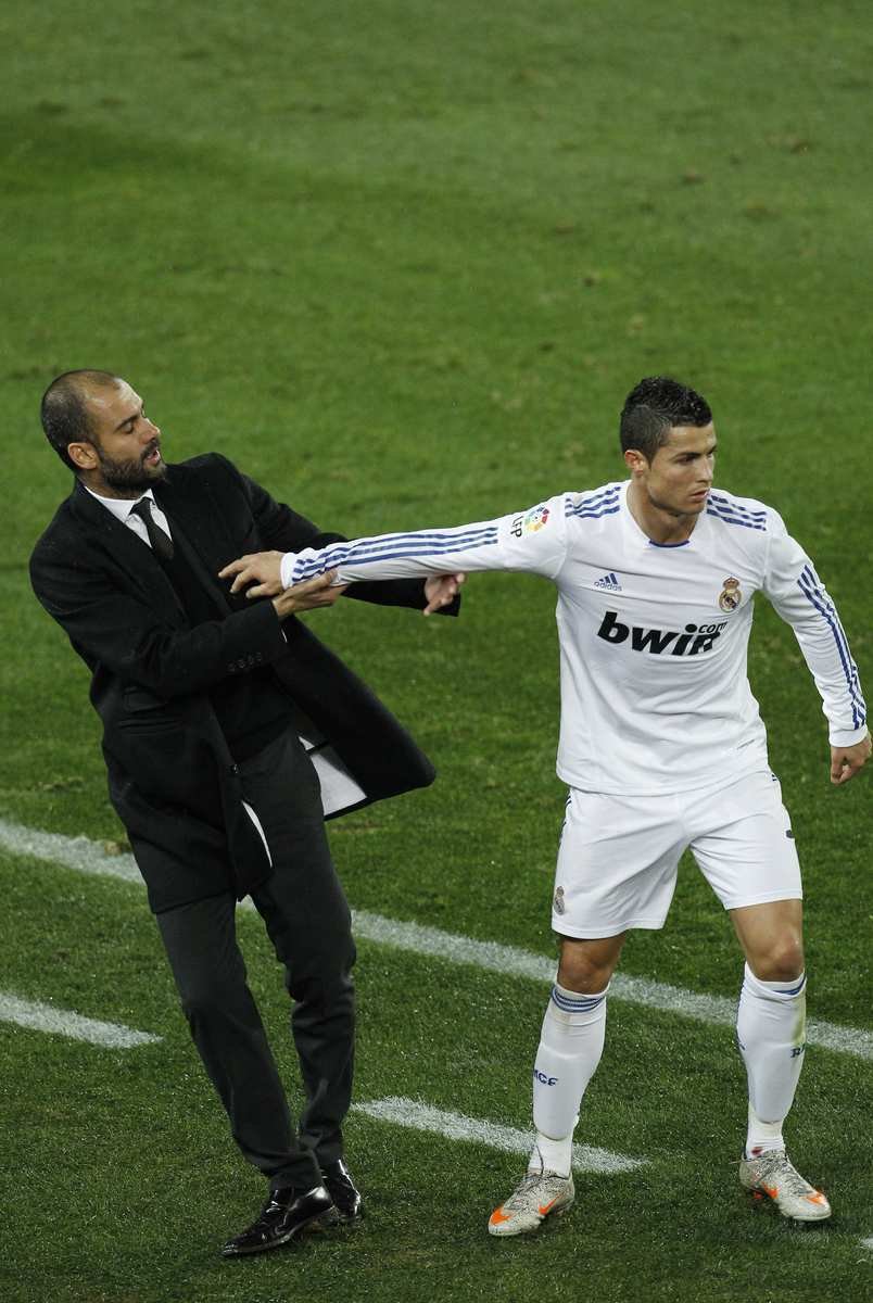 Takhle strčil Cristiano Ronaldo do trenéra Guardioly