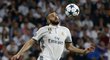 Karim Benzema z Realu Madrid zpracovává míč při semifinále Ligy mistrů proti Atlétiku