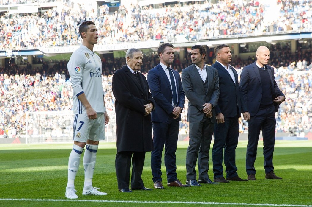 Zleva Cristiano Ronaldo, Raymond Kopa, Michael Owen, Luis Figo, Ronaldo a Zidane