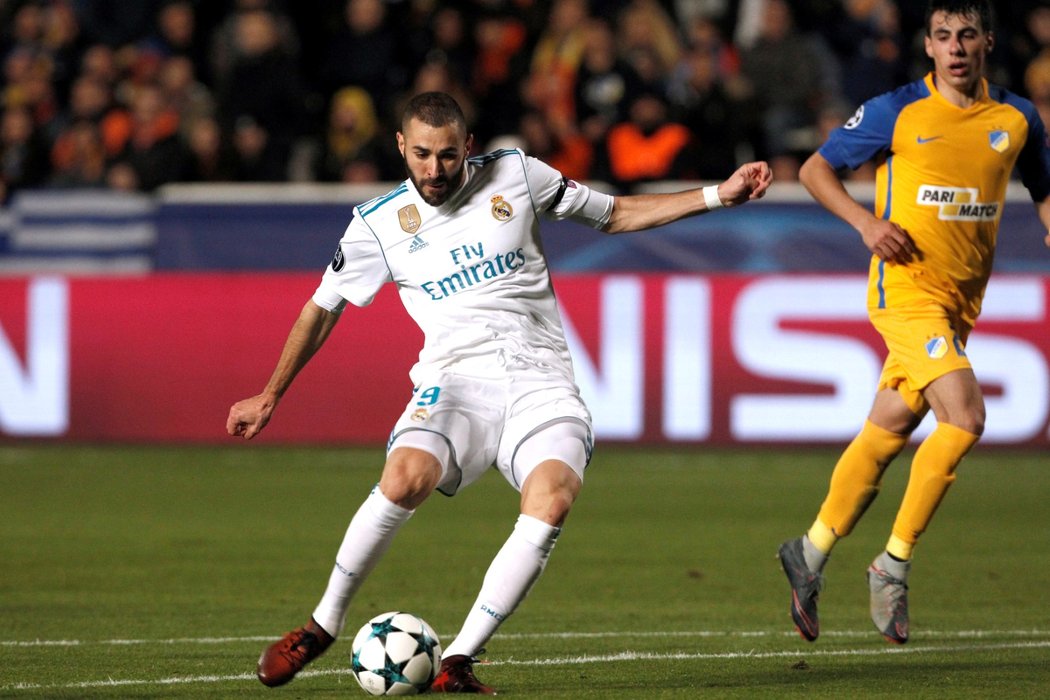 Karim Benzema přidává druhý gól do sítě Apoelu