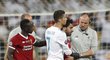 Největší hvězdu Liverpoolu Mohameda Salaha utěšoval při střídání kvůli zranění i Cristiano Ronaldo