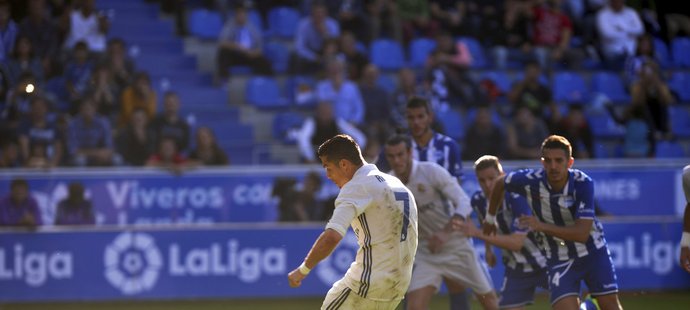 Ronaldo se postaral o vyrovnání gólem z penalty