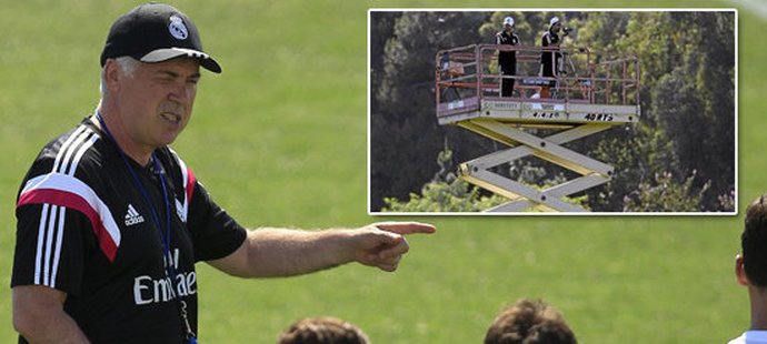 Trenér Carlo Ancelotti v přípravě Realu Madrid nic nepodceňuje. Tréninky svých svěřenců si dokonce nahrává z konstrukce jeřábu