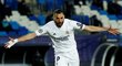 Karim Benzema oslavuje svůj gól do sítě Atalanty v odvetě osmifinále Ligy mistrů