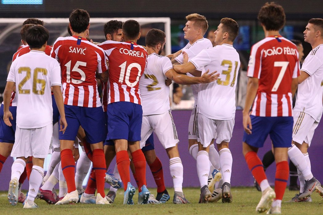 Fotbalisté Realu Madrid schytali na závěr amerického turné pořádný debakl. S městským rivalem Atlétikem prohráli 3:7