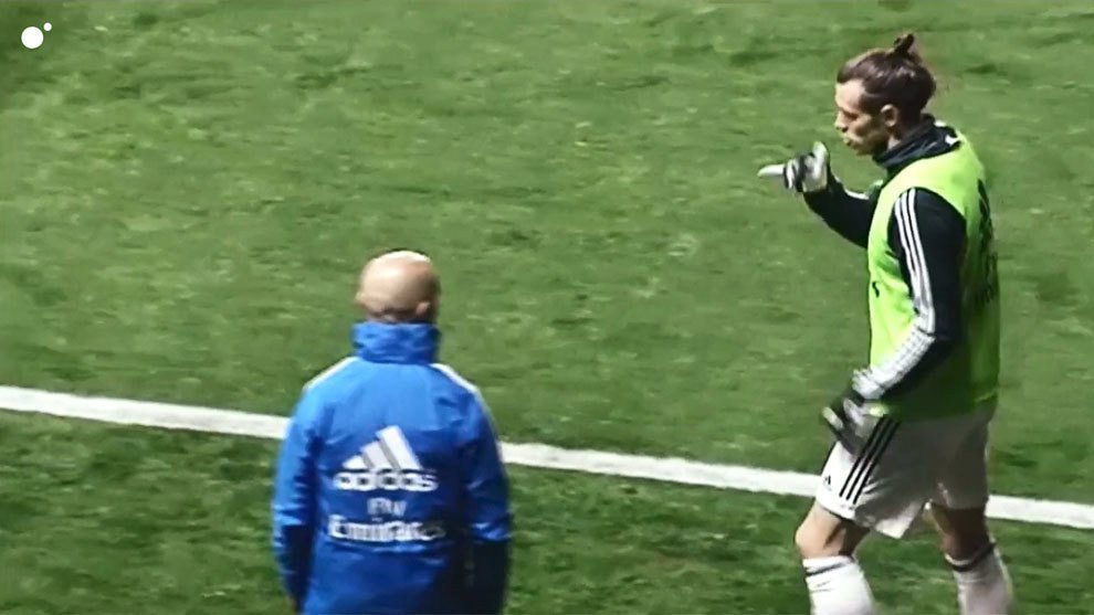 Gareth Bale se v momentě, kdy trenér upřednostnil jiného střídajícího hráče, přestal rozcvičovat