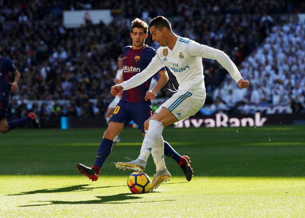 Cristiano Ronaldo při svém kouzlení s míčem