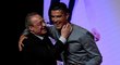 Cristiano Ronaldo v objetí s šéfem Realu Madrid Florentinem Pérezem