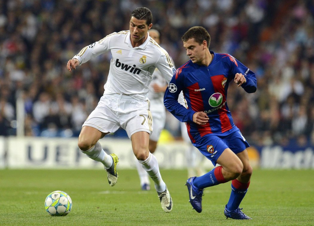 Ronaldo se prodírá obranou hostů
