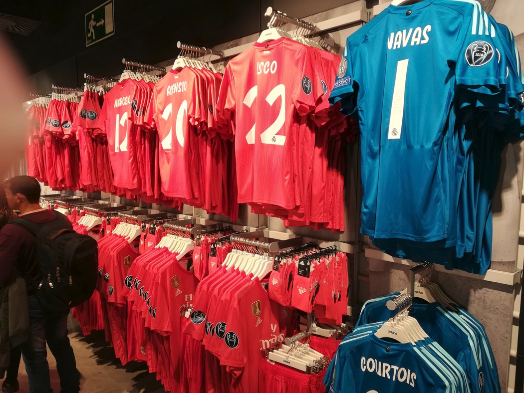 Fanshop Realu Madrid na stadionu Santiago Bernabéu