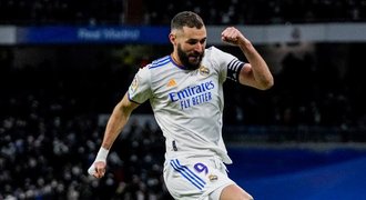 Benzema dotírá na legendy Realu. Ancelotti smekl: Klasa. Ať dá 50 gólů