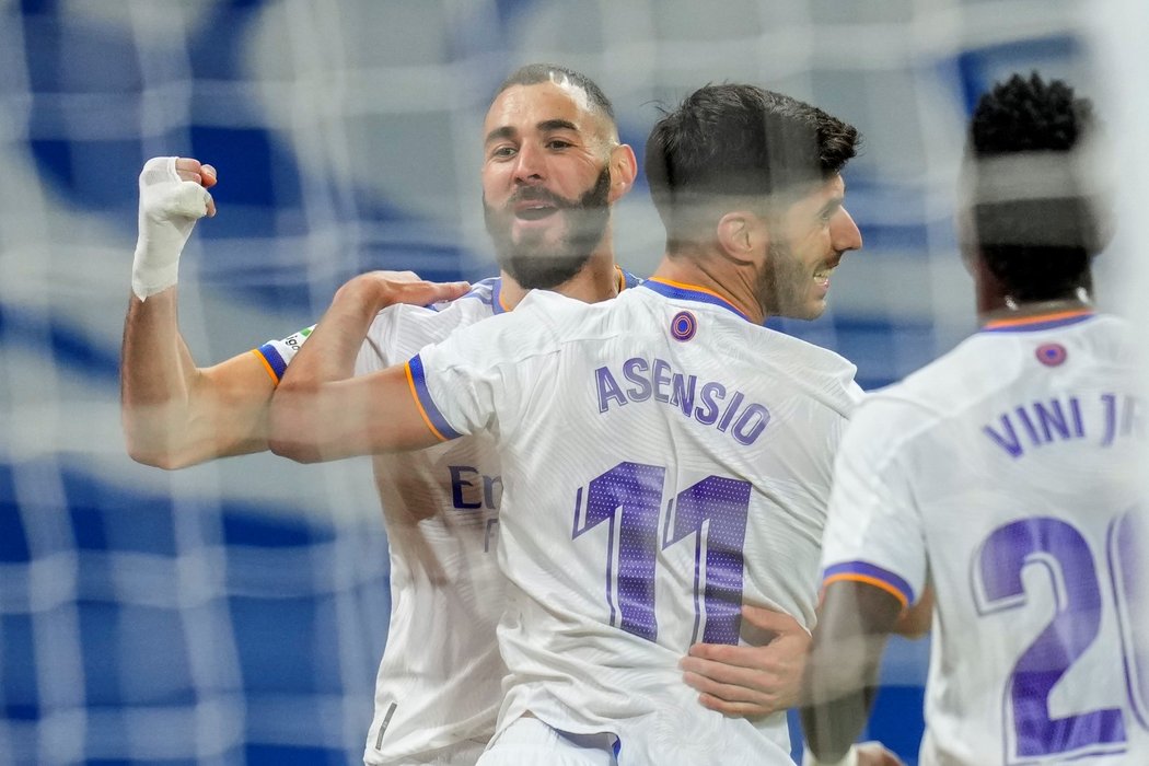 Karim Benzema slaví gól proti Vallecanu