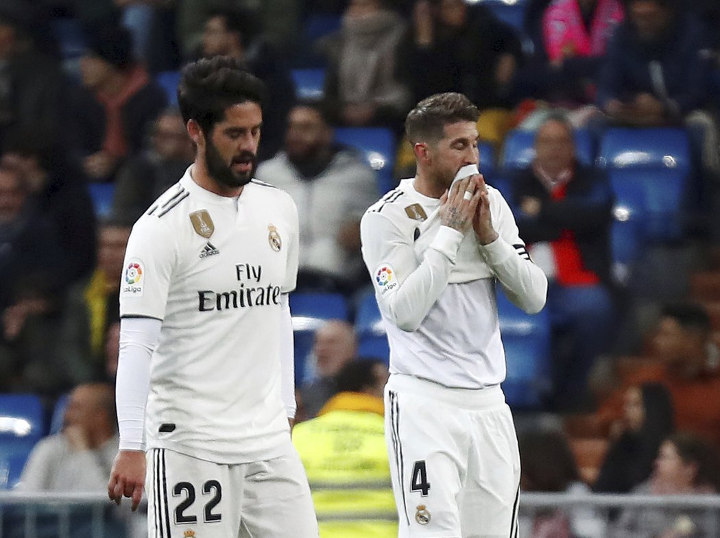 Zklamaní hráči Realu Madrid po další nečekané porážce