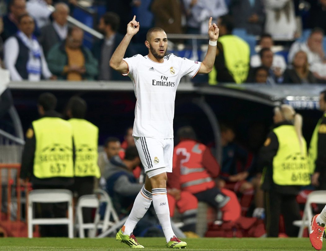 Karem Benzema po vstřelení úvodního gólu v prvním semifinále Ligy mistrů mezi Realem Madrid a Bayernem Mnichov