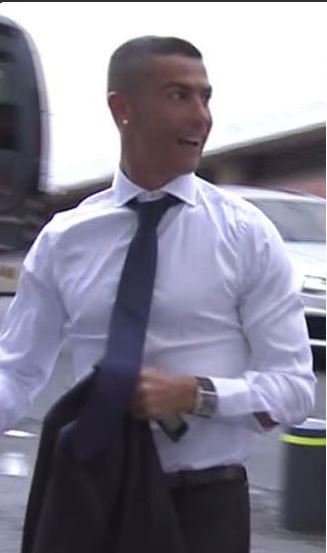 Ronaldo čelil během léta obvinění z daňových úniků, kvůli nimž se měl rozhodnout odejít z Madridu.