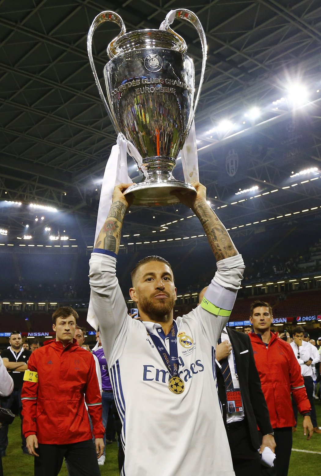 Sergio Ramos opět jako kapitán pozvedl ušatý pohár pro vítěze Ligy mistrů