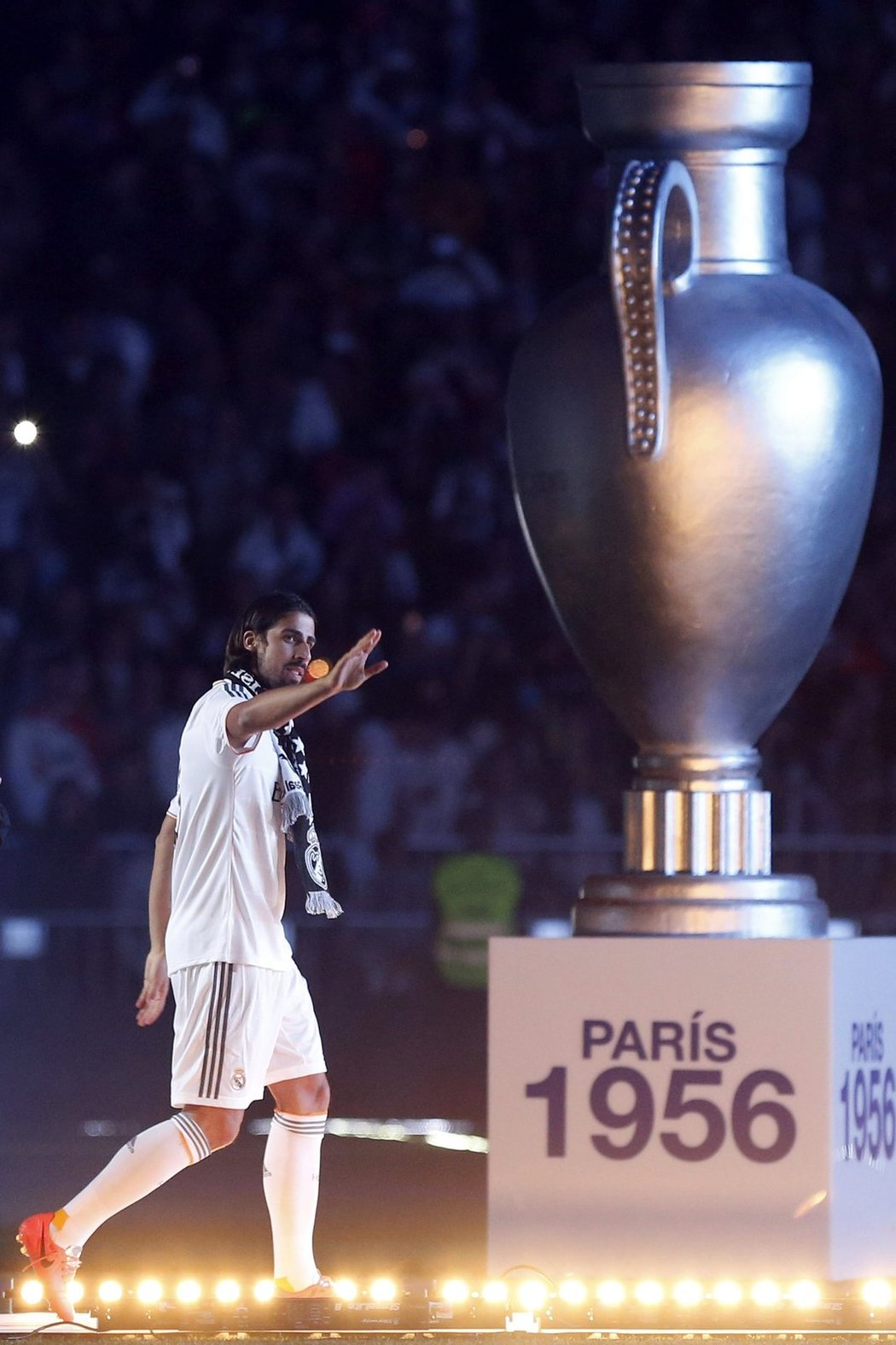 Německý záložník Realu Madrid Sami Khedira během oslav vítězství v Lize mistrů