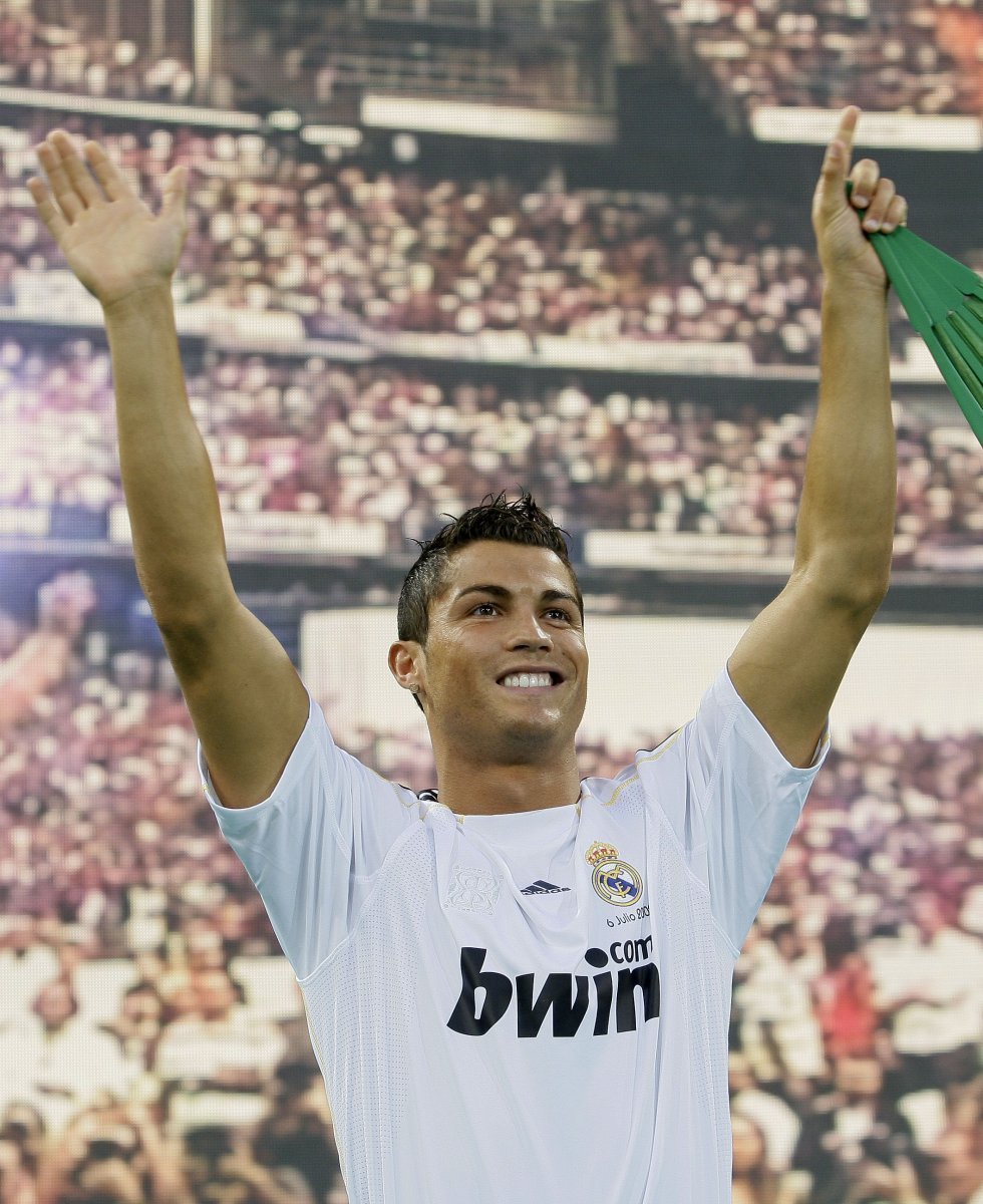 Cristiano Ronaldo rozdává úsměvy osmdesáti tisícům fanoušků