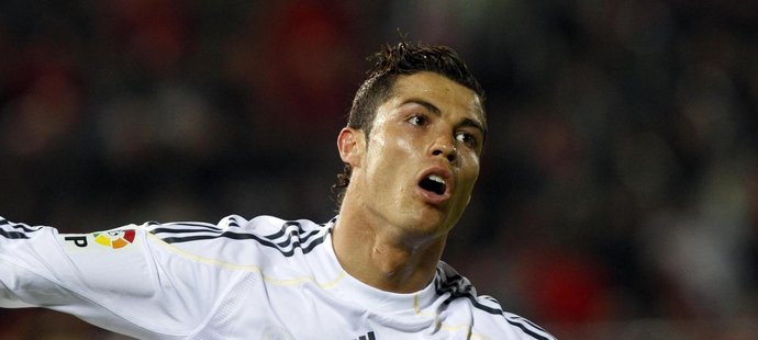 Ronaldo údajně zaplatil matce svého syna.