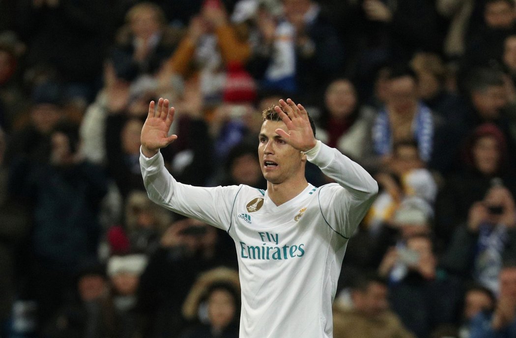 Cristiano Ronaldo v utkání Realu se San Sebastianem, kde vstřelil hattrick a na jednu branku přihrál