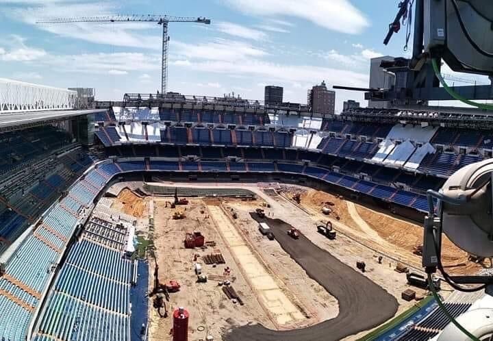 Na Santiago Bernabéru se místo fotbalu intenzivně bourá od roku 2019.