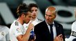 Trenér Realu Madrid Zinedine Zidane v rozhovoru se záložníkem Garethem Balem