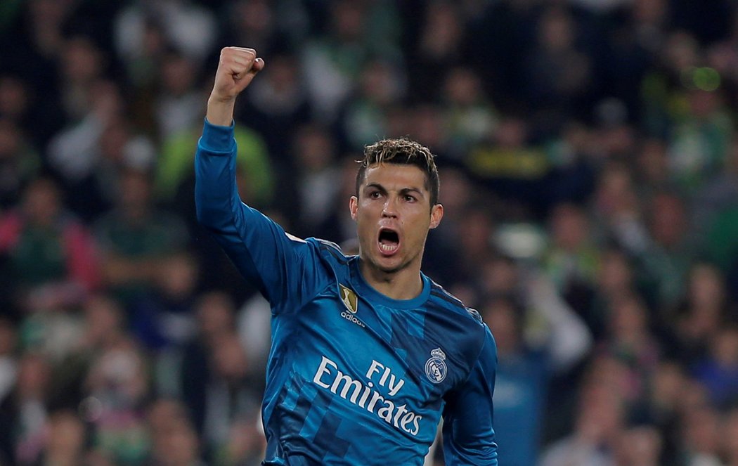 Hvězdný útočník Realu Madrid Cristiano Ronaldo slaví branku do sítě Realu Betis