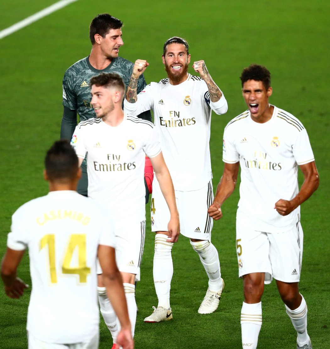 Fotbalisté Realu Madrid porazili 2:1 Villarreal a získali 34. španělský titul