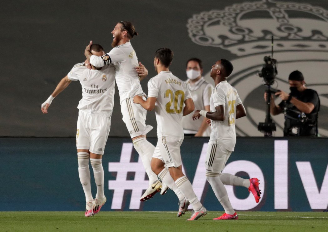 Fotbalisté Realu Madrid porazili 2:1 Villarreal a získali 34. španělský titul