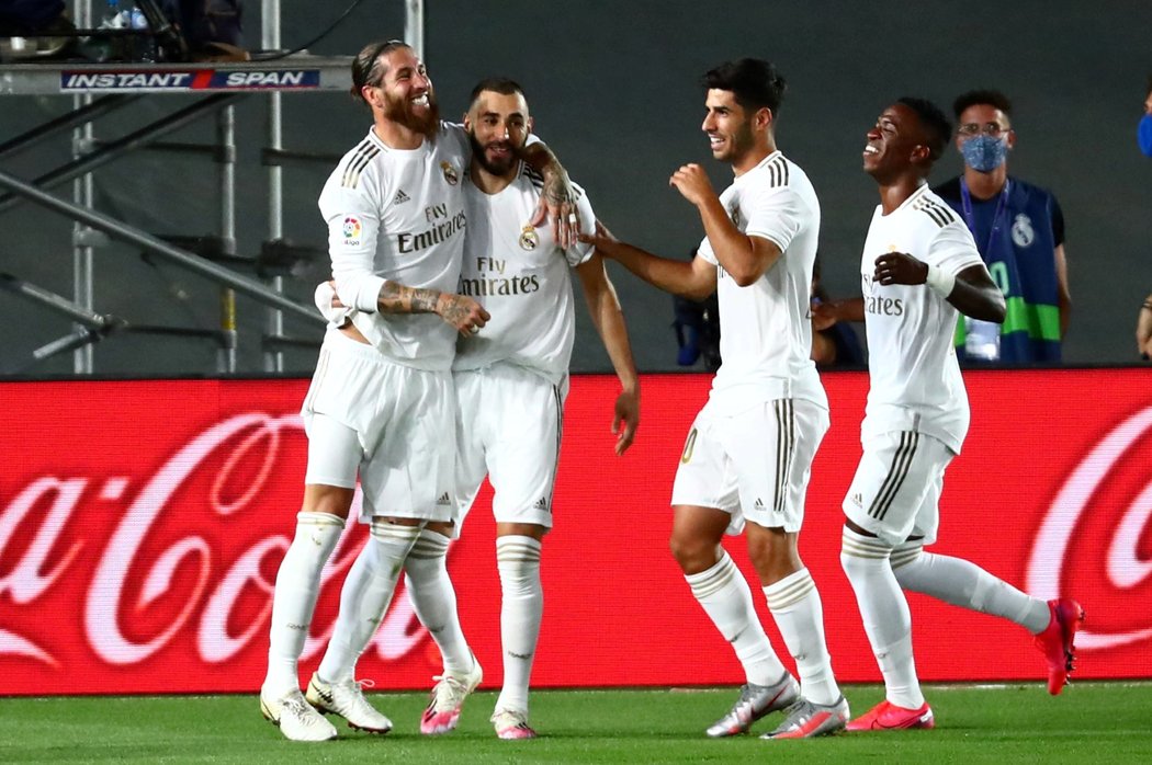 Fotbalisté Realu Madrid porazili 2:1 Villarreal a získali 34. španělský titul