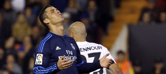 Cristiano Ronaldo byl v centru pozornosti domácí obrany