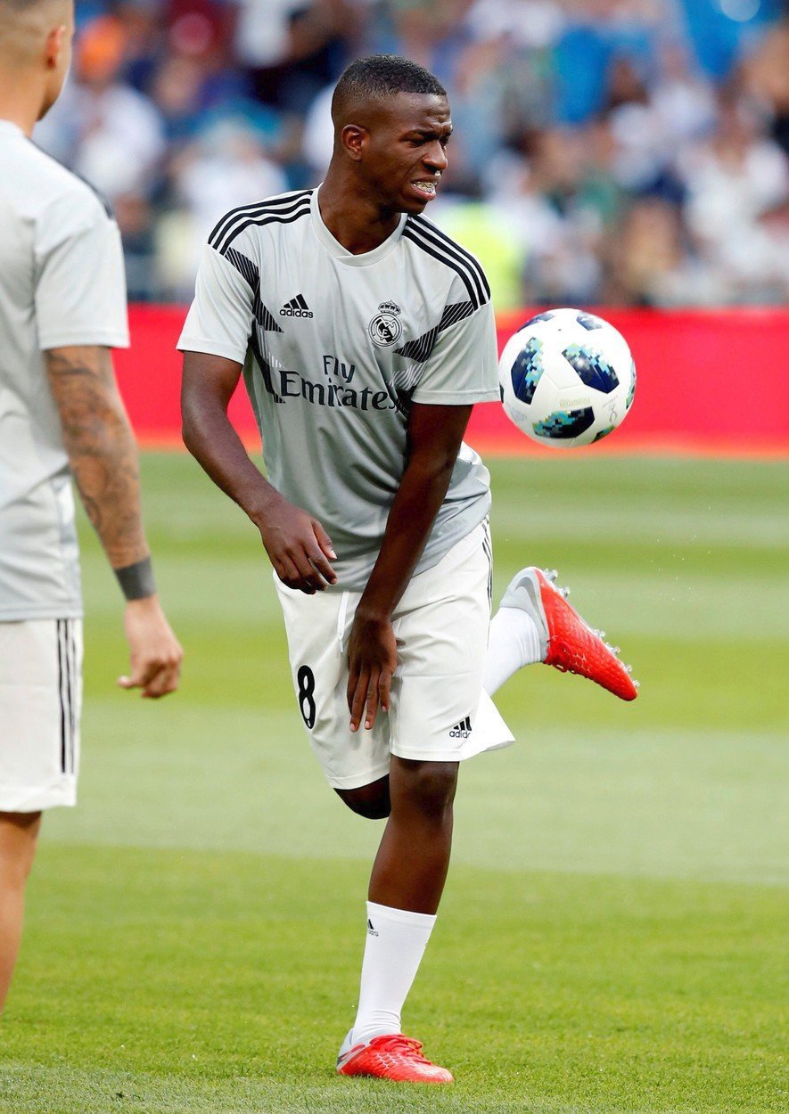 Brazilský útočník Realu Madrid Vinicius Júnior při rozcvičce před přípravným zápasem