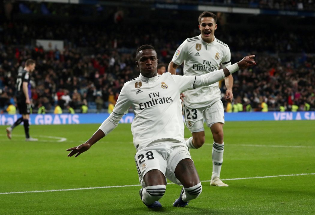 Brazilský talent Vinícius Júnior slaví gól na Santiago Bernabéu