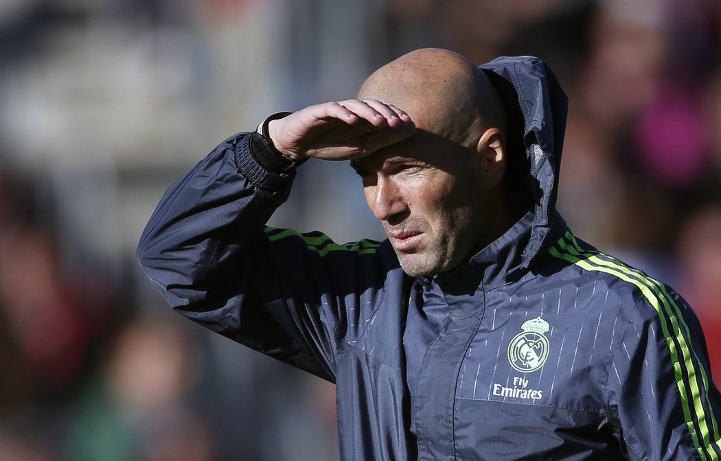 Zidane na prvním tréninku Realu Madrid jako kouč