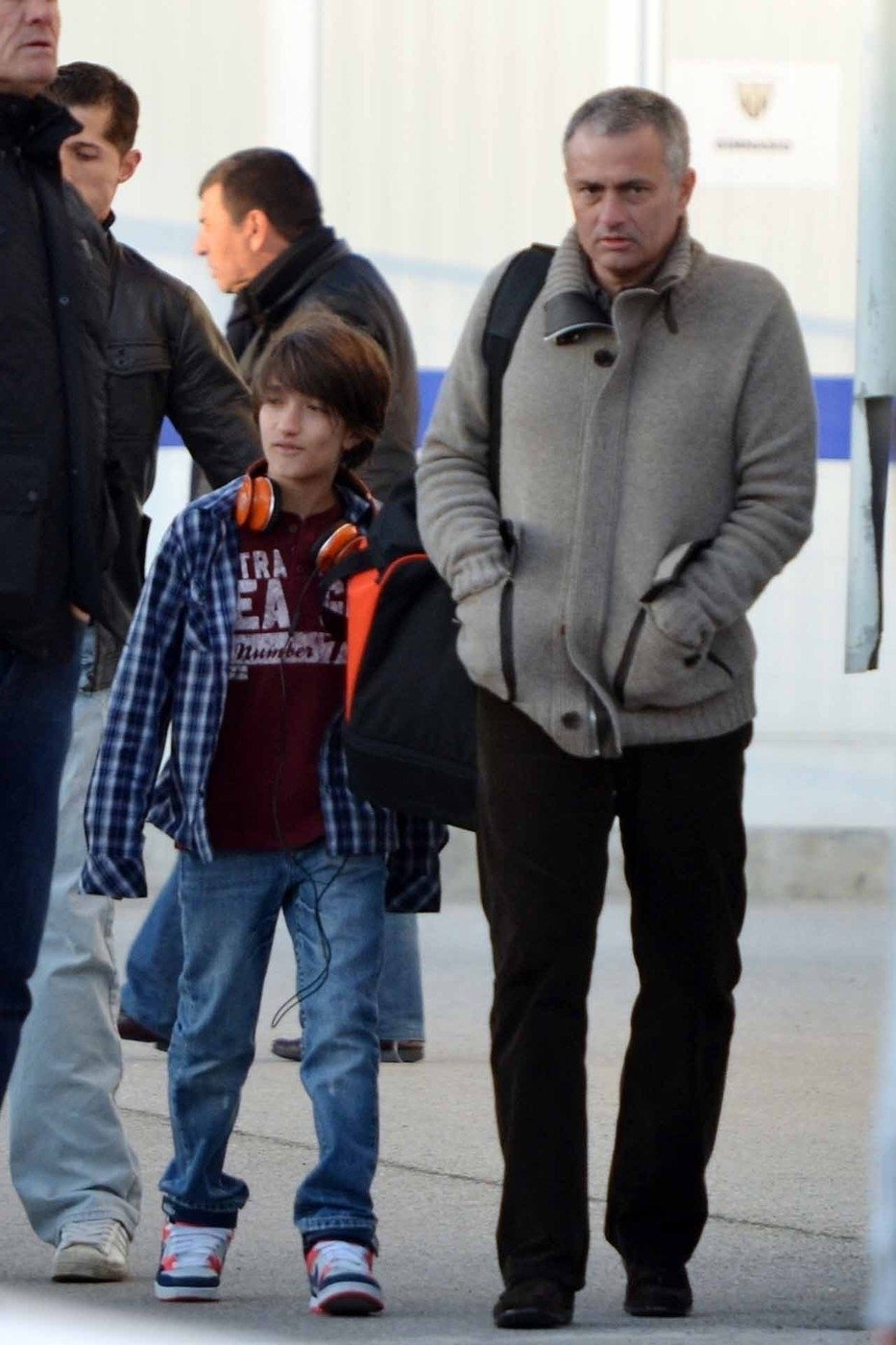 Trenér Realu Madrid José Mourinho se svým synem, kterého sebou občas bere i na zápasy a nechá ho naslouchat taktickým poradám