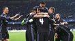 Hráči Realu Madrid se radují z branky do sítě Neapole