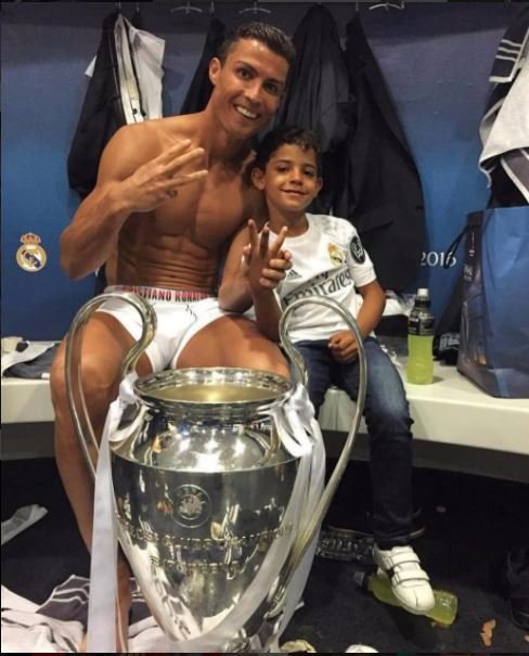 Ronaldo vzal syna i do šatny po triumfu v Lize mistrů