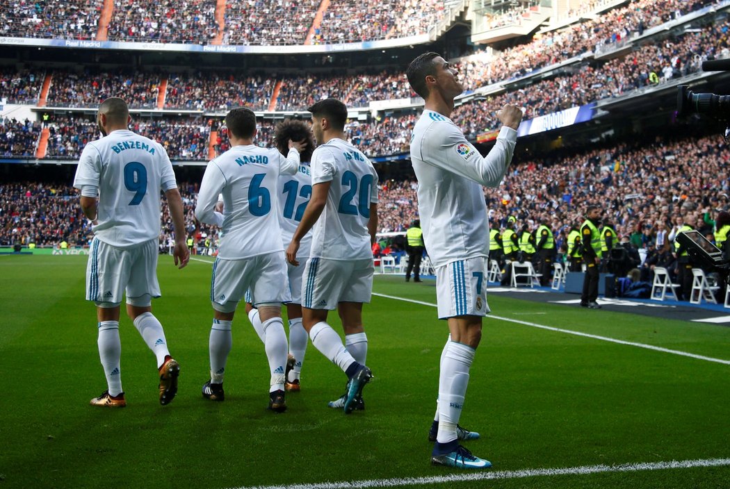 Ronaldo slaví jednu ze dvou tref do sítě Sevilly
