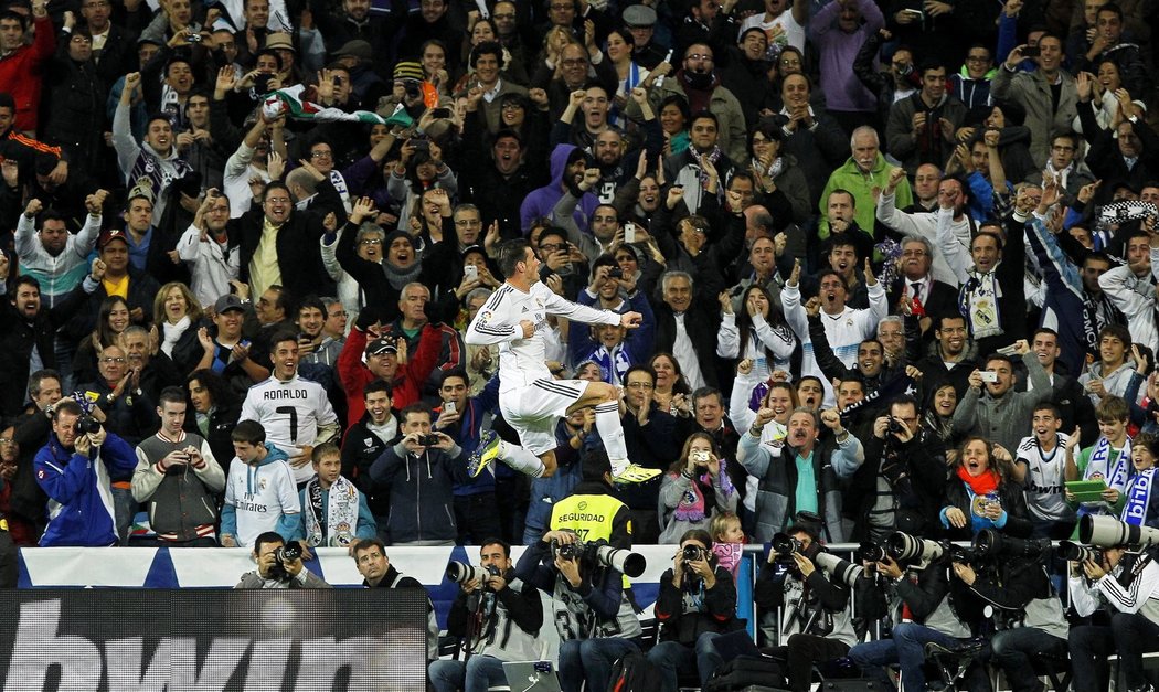 Je to tam! Bale slaví gól do sítě Sevilly