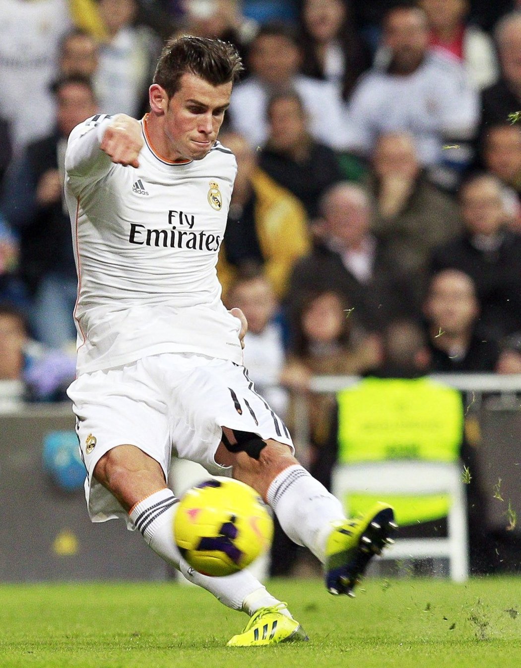 Gareth Bale v zápase se Sevillou, ve kterém vstřelil první a druhou branku Realu