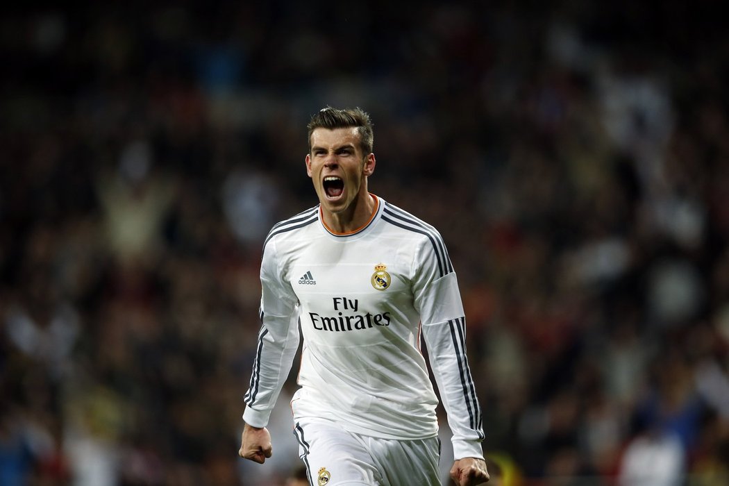 Gareth Bale se raduje z jedné z branek do sítě Sevilly