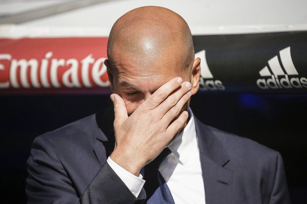 Zklamaný trenér Realu Madrid Zinedine Zidane