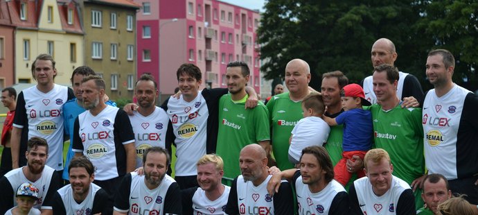 Fotbalový tým osobností Real Top Praha na turnaji v Karlových Varech