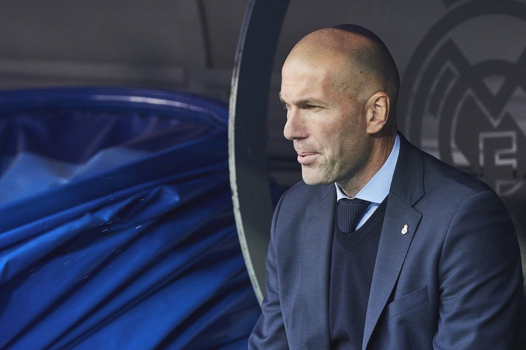 Zinedine Zidane by po úspěších s Realem Madrid mohl nyní zamířit na lavičku Chelsea