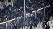 Fotbalisté Panathinaikosu přišli kvůli výtržnostem fanouškům v březnovém aténském derby s Olympiakosem Pireus o pět bodů 