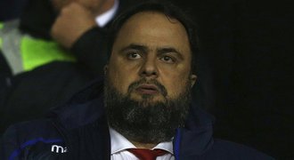 Kdo je šéf Olympiakosu? Šílenec s vizáží Pavarottiho a drogami na lodi