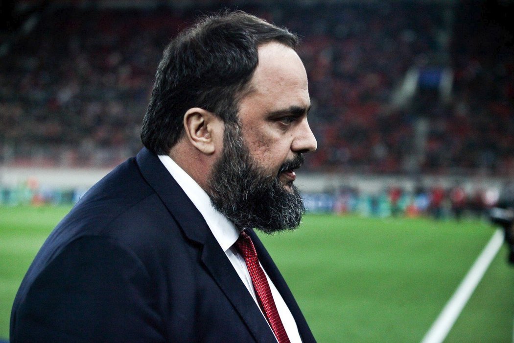 Evangelos Marinakis si v Řecku udržuje obří vliv, vyzná se v místním zkorumpovaném prostředí a drží si i kontakty na politiky