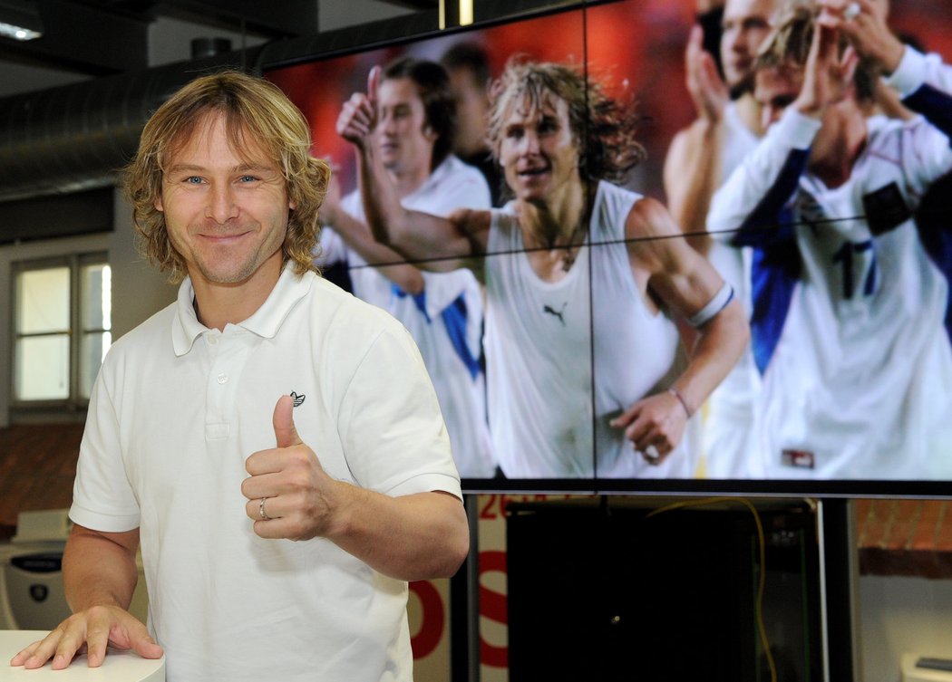 Pavel Nedvěd navštívil redakci Sportu, kde byl uveden do Síně slávy