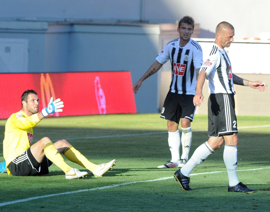 Hrubé chyby českobudějovické obrany v čele s Tomášem Řepkou pomohly Spartě v neděli k vítězství 3:1 ve 4. kole Gambrinus ligy